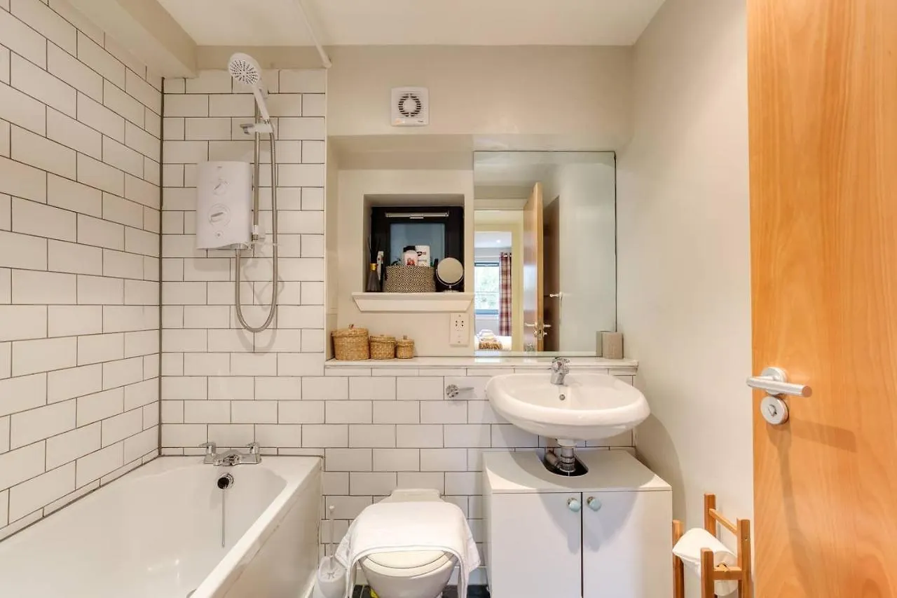 *Amazing Location!*In Heart Of The City. 2Br & Cot Edinburgh